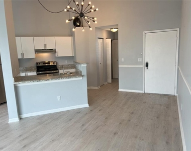 2568 Woodgate Boulevard - Photo Thumbnail 3