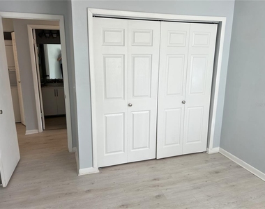 2568 Woodgate Boulevard - Photo Thumbnail 13