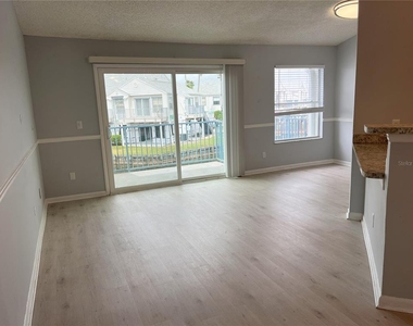 2568 Woodgate Boulevard - Photo Thumbnail 1