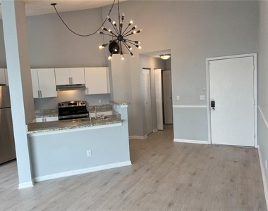2568 Woodgate Boulevard - Photo Thumbnail 4