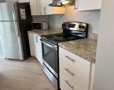 2568 Woodgate Boulevard - Photo Thumbnail 7