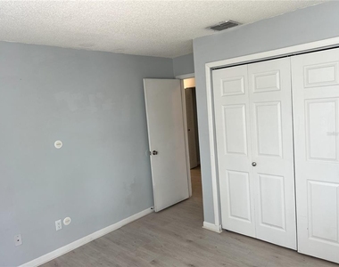 2568 Woodgate Boulevard - Photo Thumbnail 14
