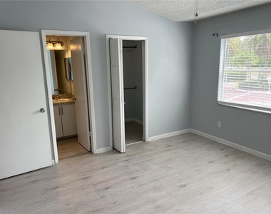 2568 Woodgate Boulevard - Photo Thumbnail 9