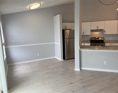 2568 Woodgate Boulevard - Photo Thumbnail 5