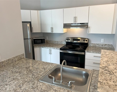 2568 Woodgate Boulevard - Photo Thumbnail 6