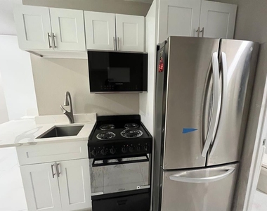 2726 Miami Terrace - Photo Thumbnail 6