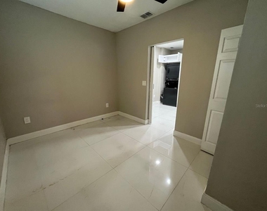 2726 Miami Terrace - Photo Thumbnail 13