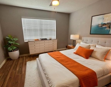 1000 S Semoran Boulevard - Photo Thumbnail 10
