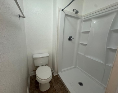 102 Flatfish Court - Photo Thumbnail 8