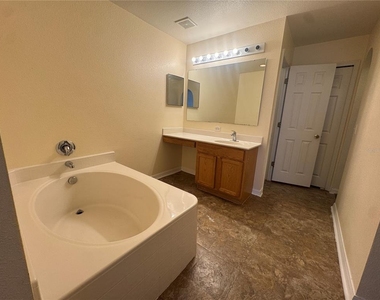 102 Flatfish Court - Photo Thumbnail 7