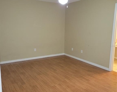 1325 Washington Palm Loop - Photo Thumbnail 4