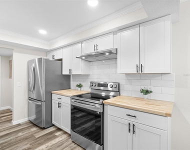 4343 Nw 80th Avenue - Photo Thumbnail 5