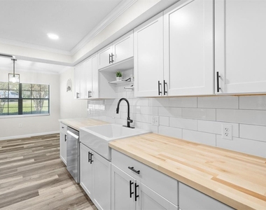 4343 Nw 80th Avenue - Photo Thumbnail 6