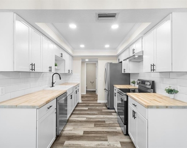 4343 Nw 80th Avenue - Photo Thumbnail 8