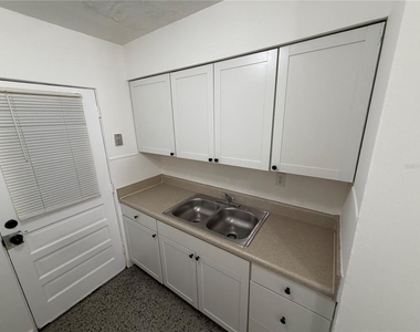 2109 S Mills Avenue - Photo Thumbnail 8