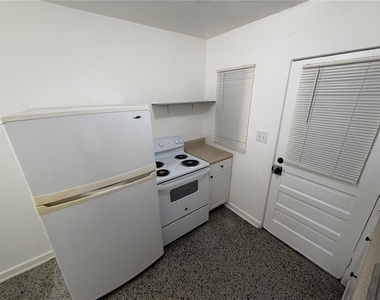 2109 S Mills Avenue - Photo Thumbnail 7