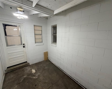 2109 S Mills Avenue - Photo Thumbnail 12