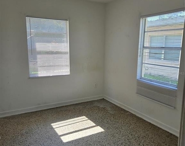 2109 S Mills Avenue - Photo Thumbnail 10