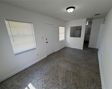 2109 S Mills Avenue - Photo Thumbnail 4