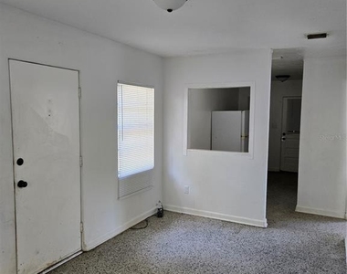 2109 S Mills Avenue - Photo Thumbnail 3