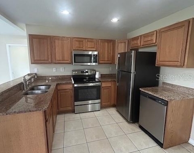 106 Garrison Drive - Photo Thumbnail 4