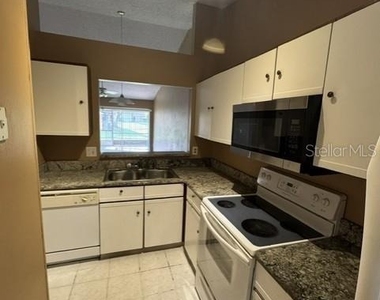 13 Silver Park Circle - Photo Thumbnail 4