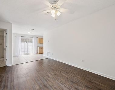 1105 N Rockingham Avenue - Photo Thumbnail 9