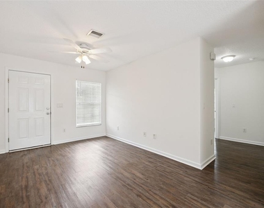 1105 N Rockingham Avenue - Photo Thumbnail 2