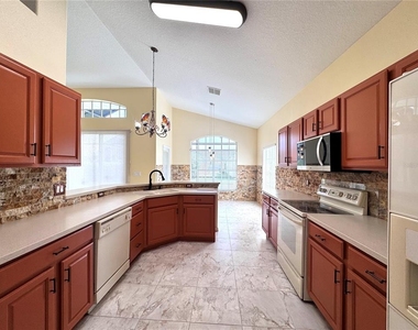 140 Moss Lane - Photo Thumbnail 5