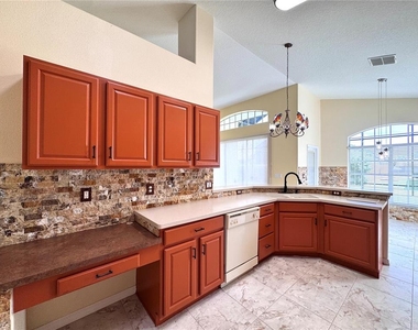 140 Moss Lane - Photo Thumbnail 4