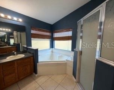 9812 Doriath Circle - Photo Thumbnail 10