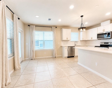 2092 Cross Prairie Parkway - Photo Thumbnail 11