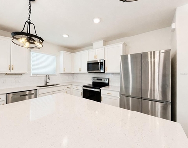 2092 Cross Prairie Parkway - Photo Thumbnail 8