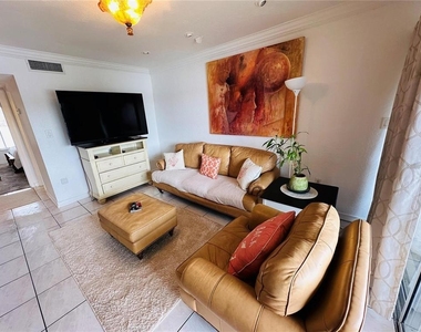 614 Orange Drive - Photo Thumbnail 4