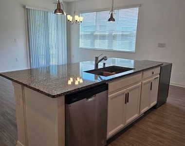 2927 Sanctuary Drive - Photo Thumbnail 5