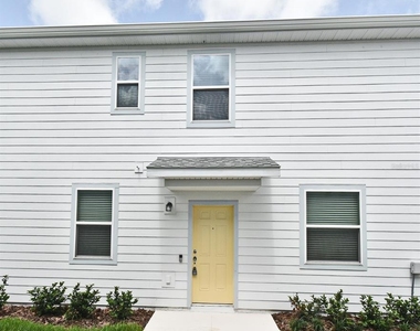 3101 Emerald Acres Lane - Photo Thumbnail 2