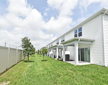 3101 Emerald Acres Lane - Photo Thumbnail 3