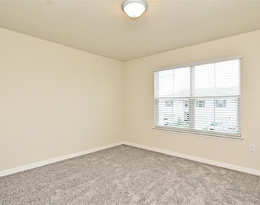 3101 Emerald Acres Lane - Photo Thumbnail 23