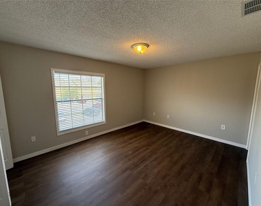 7420 Woodburn Court - Photo Thumbnail 9