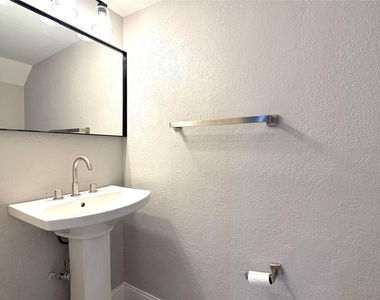 4815 Walden Circle - Photo Thumbnail 8