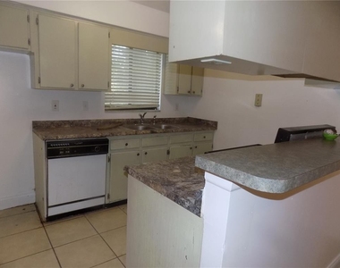 713 Sw 69 Street - Photo Thumbnail 11
