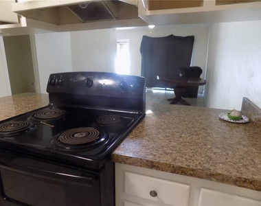 713 Sw 69 Street - Photo Thumbnail 10