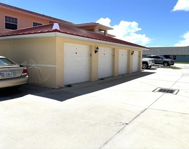 242 Boundary Boulevard - Photo Thumbnail 2