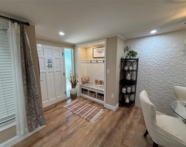 6861 Woodwind Dr - Photo Thumbnail 7