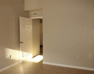 3931 Day Bridge Place - Photo Thumbnail 17