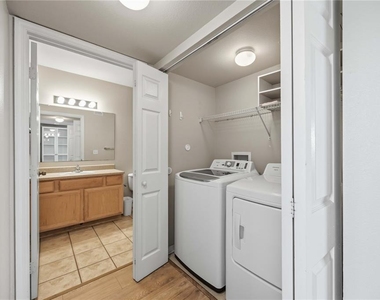 1025 Villagio Circle - Photo Thumbnail 38