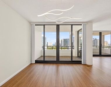 1255 N Gulfstream Avenue - Photo Thumbnail 10