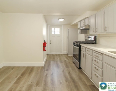 330 Walnut Street - Photo Thumbnail 3
