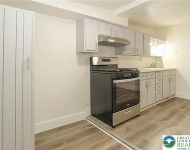330 Walnut Street - Photo Thumbnail 4