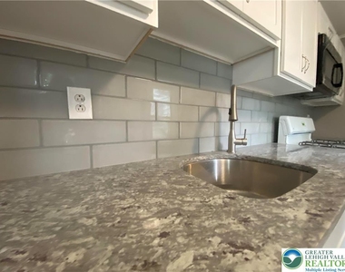 706 Northampton Street - Photo Thumbnail 3